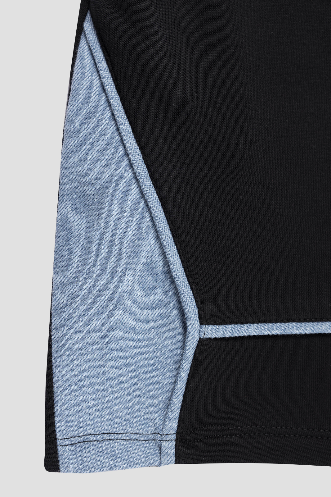 Fine Line Shorts Black