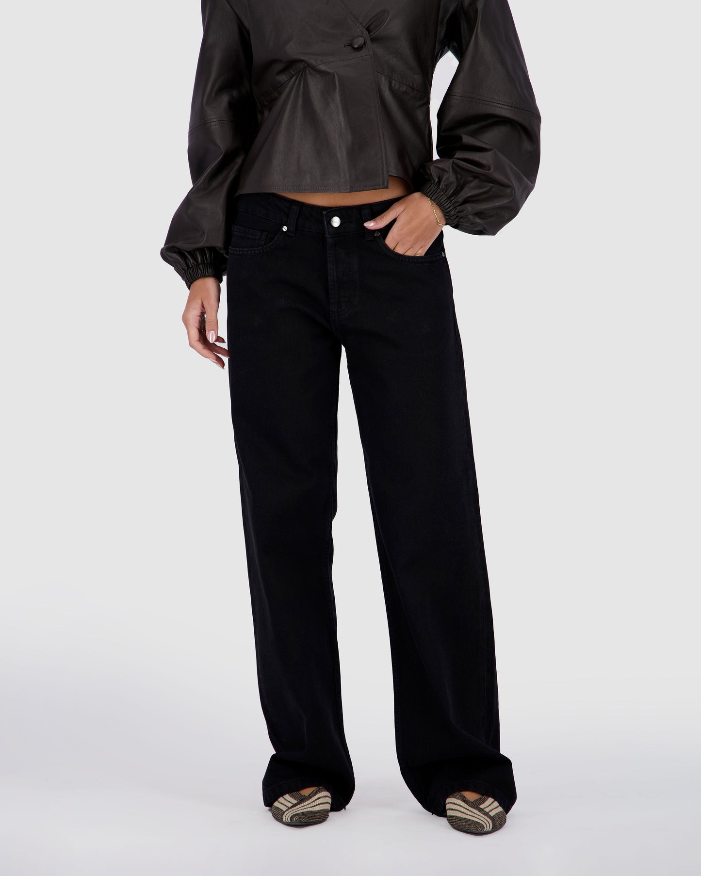 Straight Leg - Black Wash