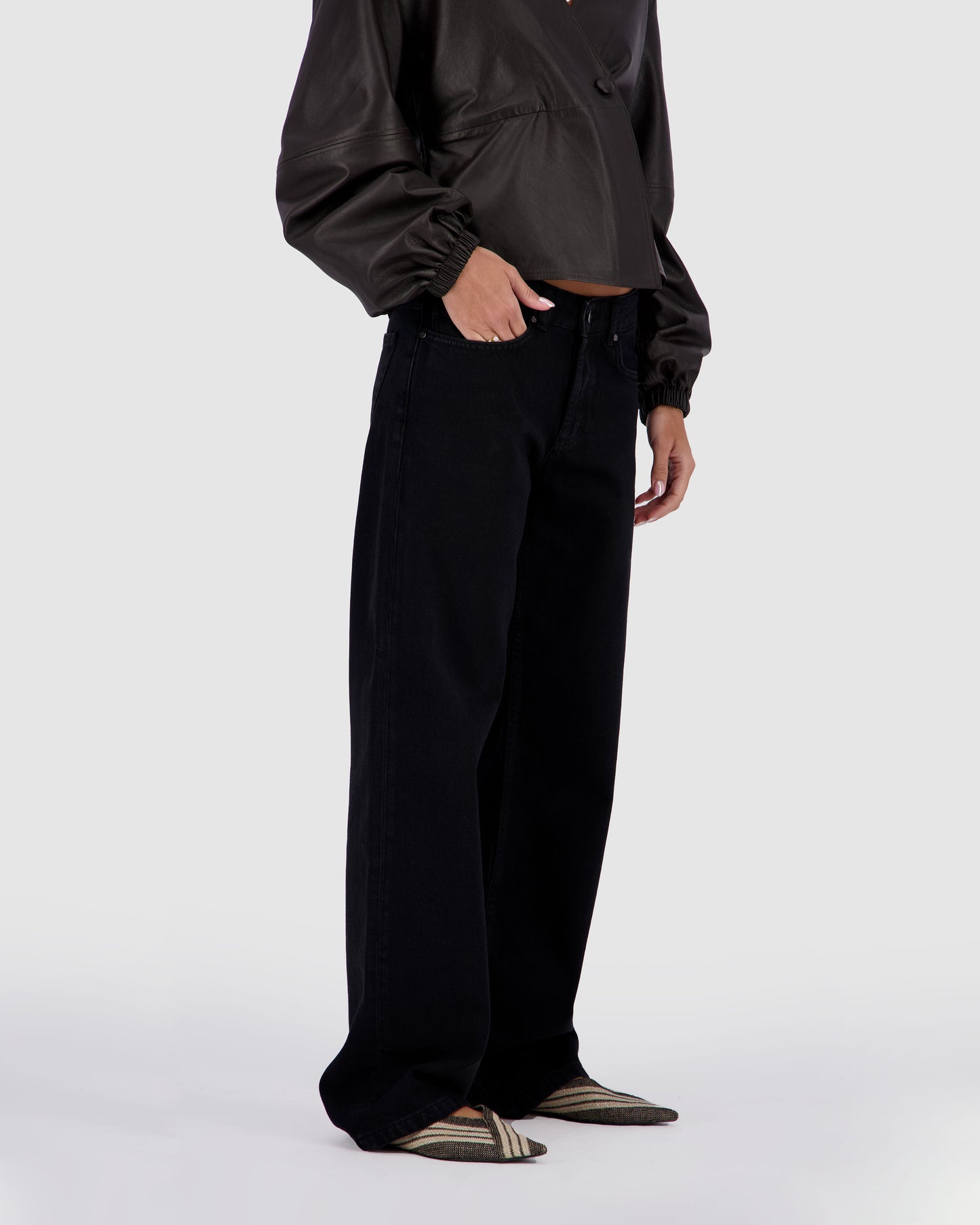 Straight Leg - Black Wash