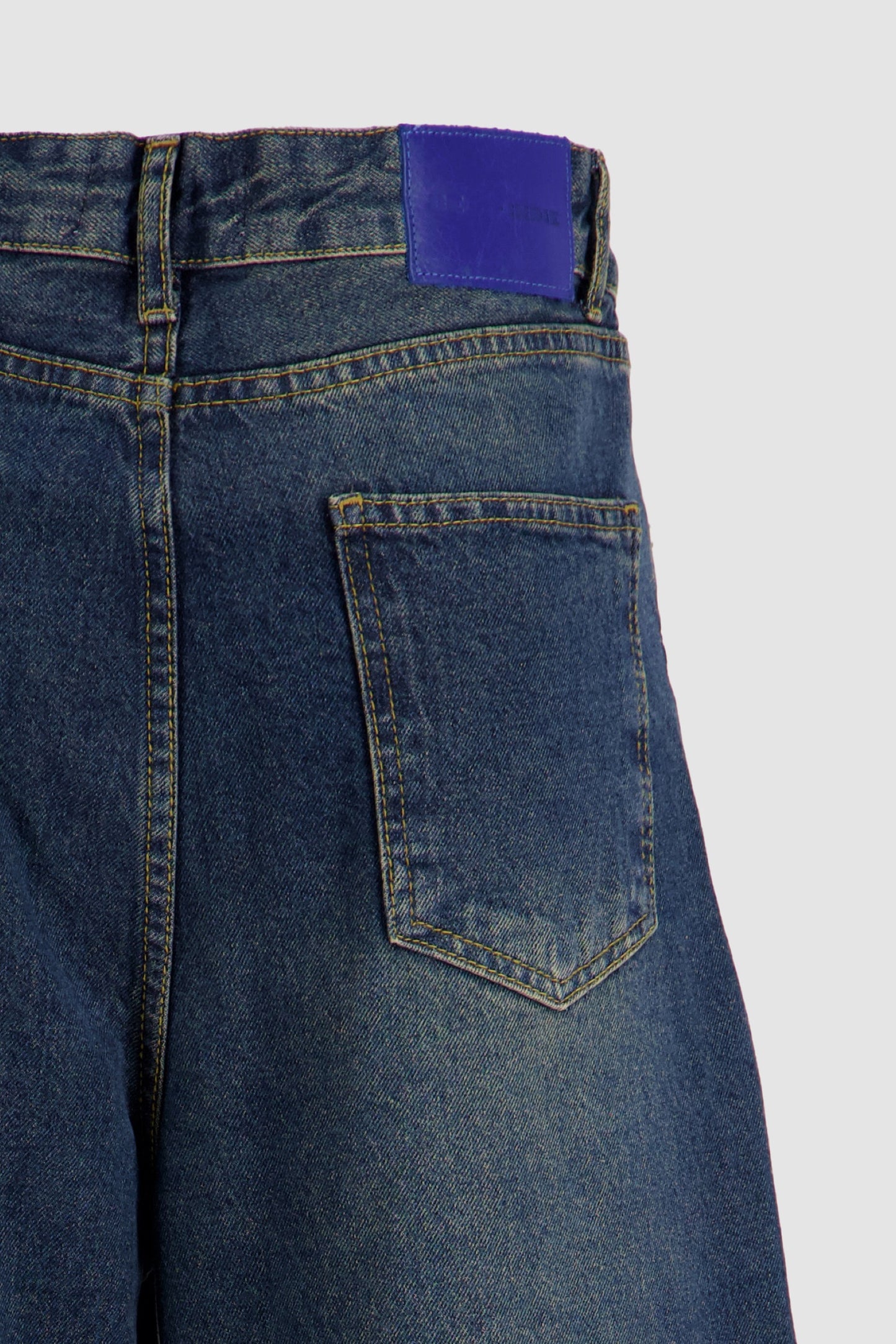 Barrel Jeans - Medium Blue with Dirty Wash